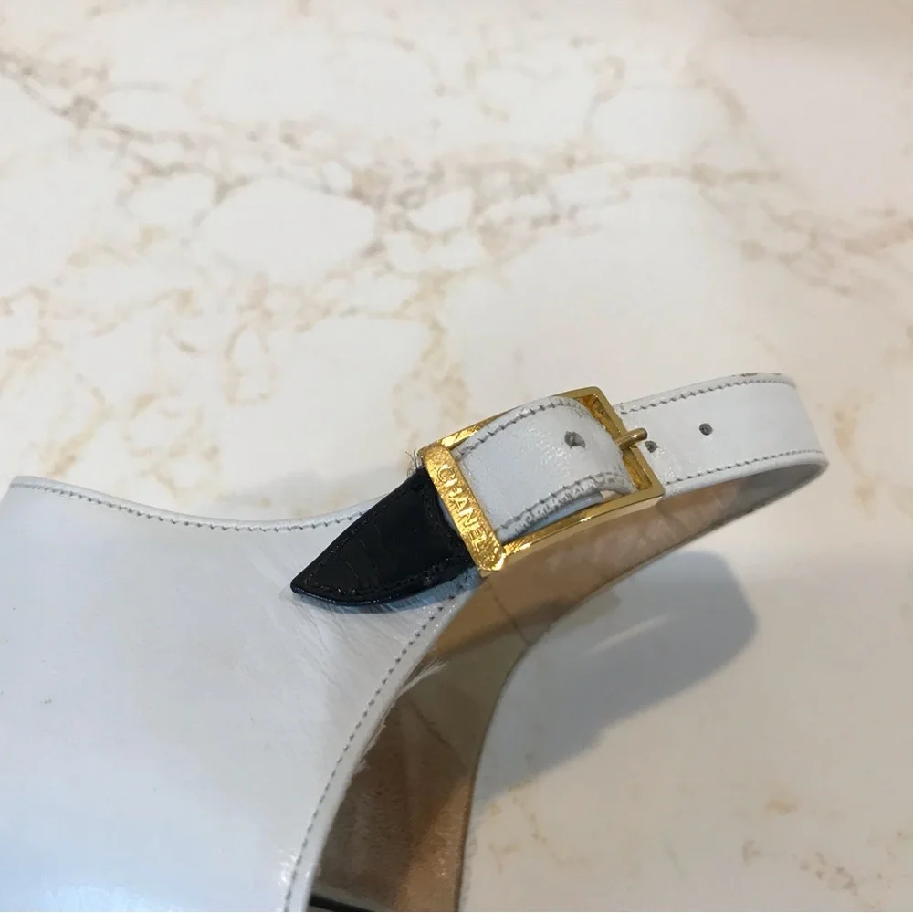 CHANEL Two-Tone Black and White Heels - Picture 5 of 12